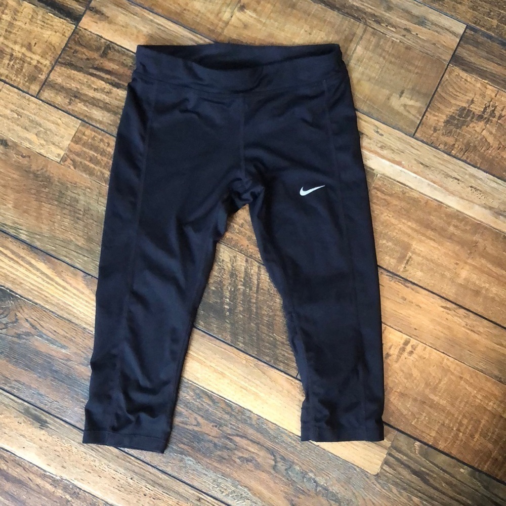 Nike Dri-Fit Essential Capri Leggings